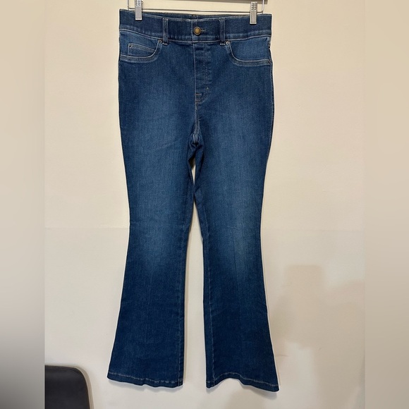 SPANXshape EveryWear Flare Jeans Size M - Picture 4 of 16